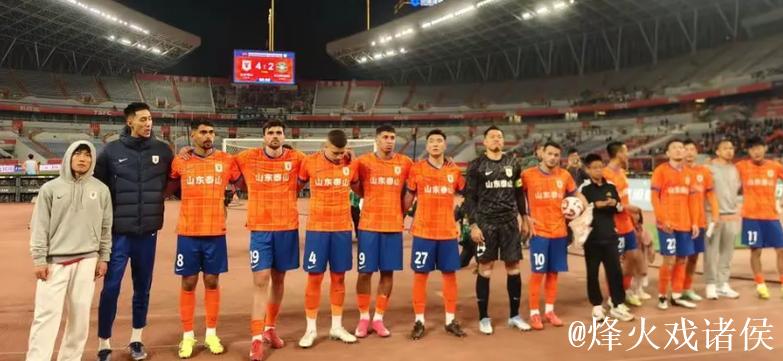 山东泰山队5名主力身背三张黄牌 打海港没人停赛 山东泰山队5名主力身背三张黄牌 打海港没人停赛