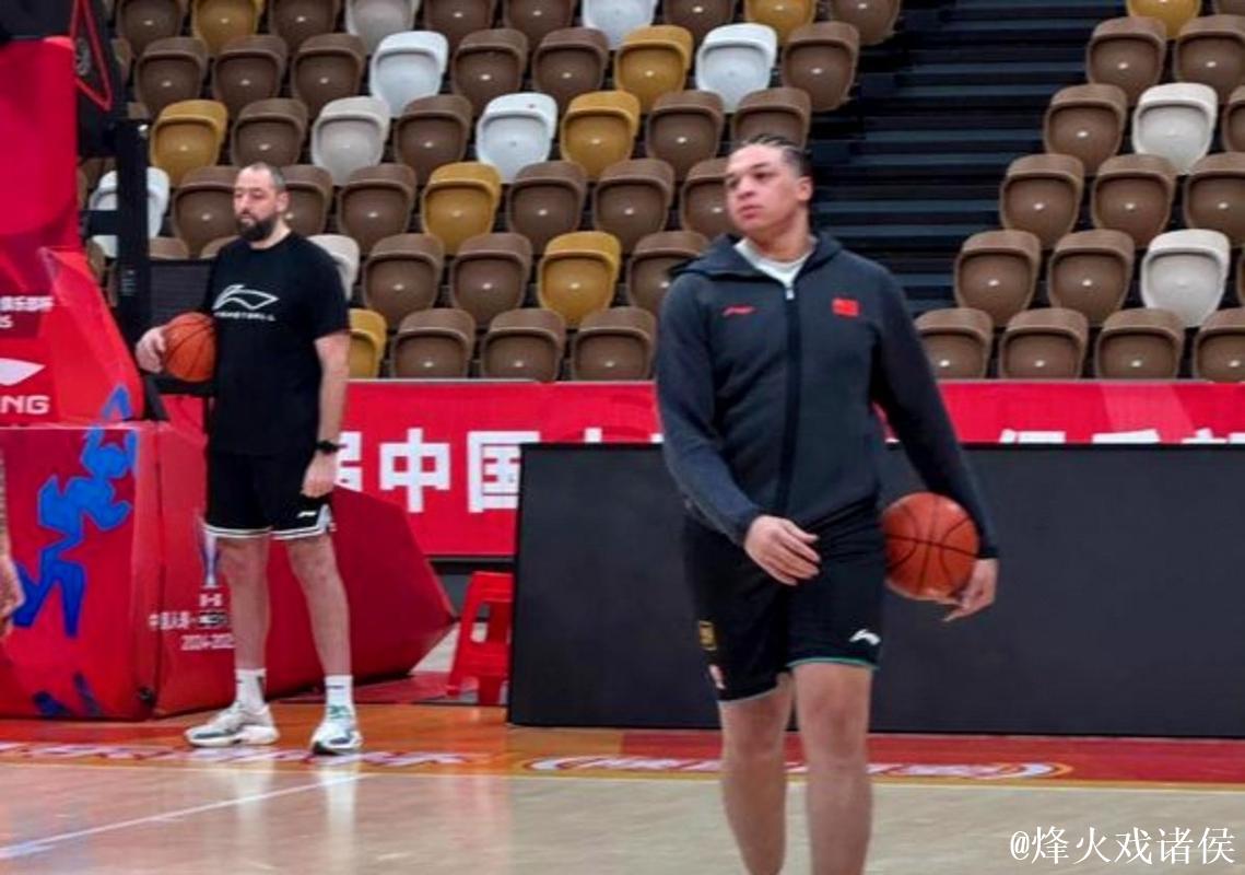 上海男篮裁掉外援，真不是他技术差，管理层私下曝嫌他直播比训练用心，职业态度才是硬通货